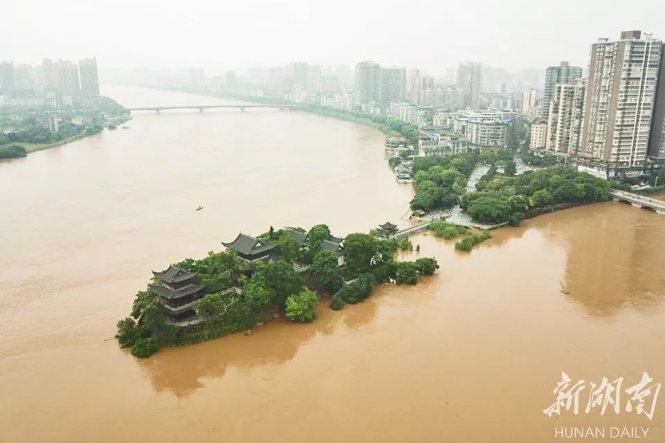 湖南應(yīng)對(duì)洪峰過(guò)境，全力保障人民生命財(cái)產(chǎn)安全的最新汛情新聞